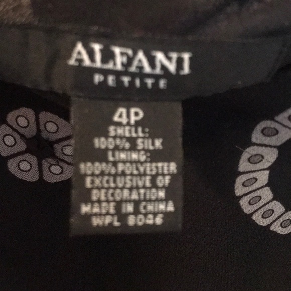 Skirt with a flare. Worn a couple times - Picture 4 of 4